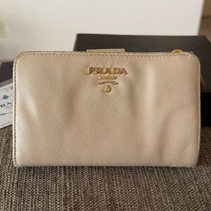 Aunthentic Prada Saffiano Metal Wallet